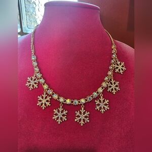 Bnwt Betsey Johnson necklace snowflakes ❄️